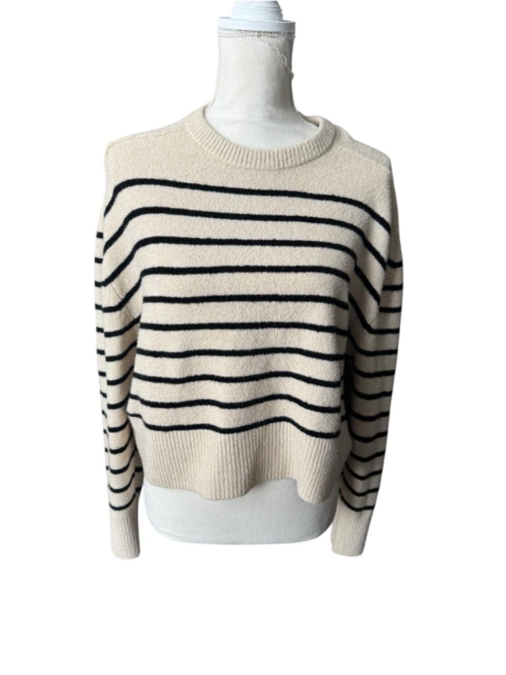 Women's Universal Thread Crew Neck Striped Sweater M Beige Black